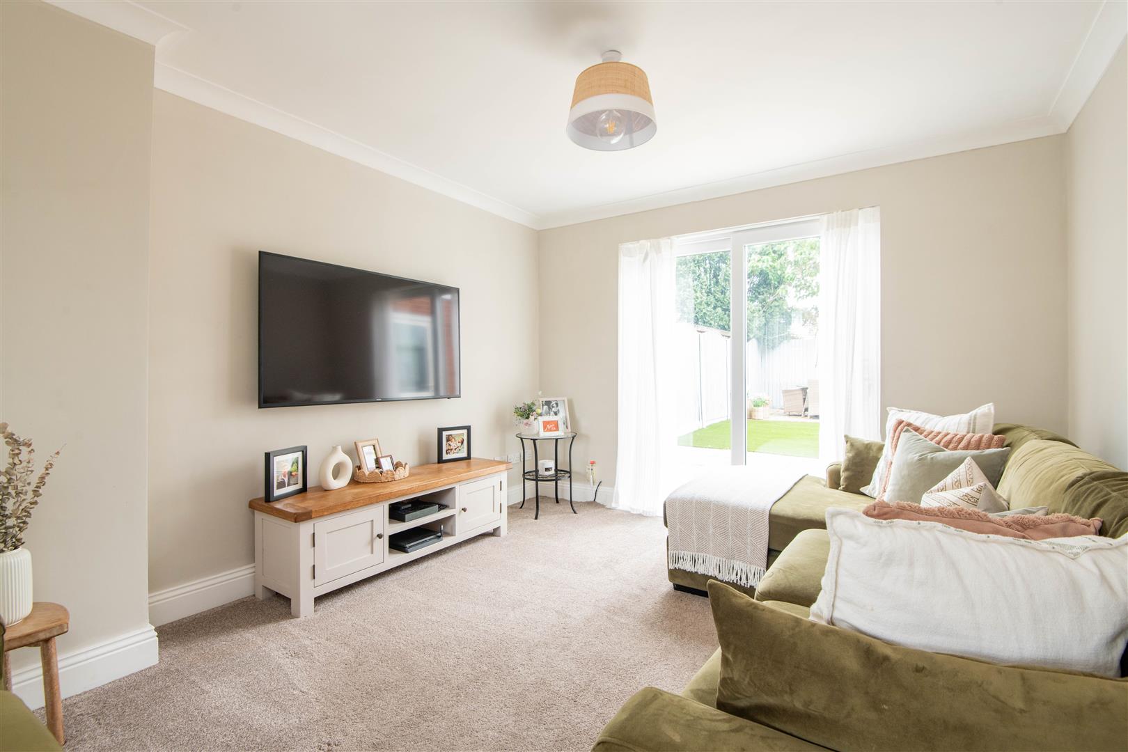 4 bed property in Albany Drive, Preston